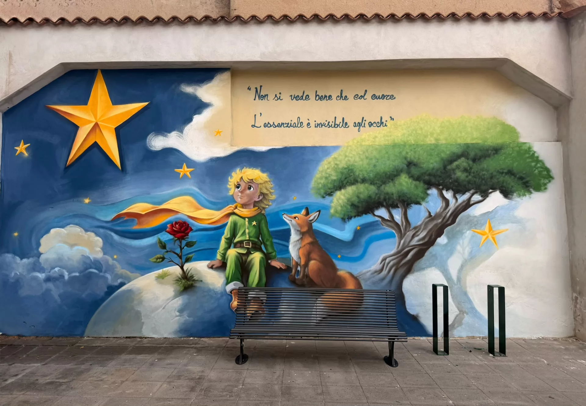 Un cielo di centrini per Caridà: la piazza si trasforma grazie alle volontarie